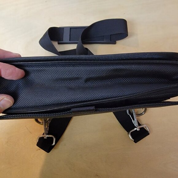 Ativa Mobil IT Ultimate Travel Essential Netbook Caddy - Like New - Picture 10 of 16